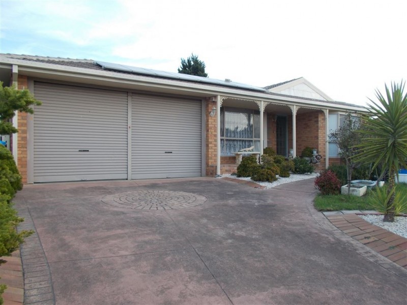 2 Princess Maria Place, Hampton Park VIC 3976