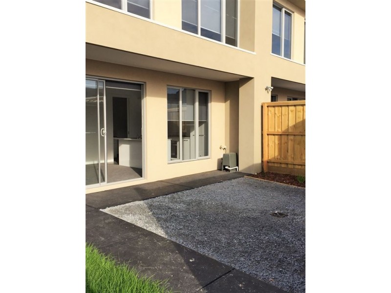 13 Nanea Path, Cranbourne VIC 3977