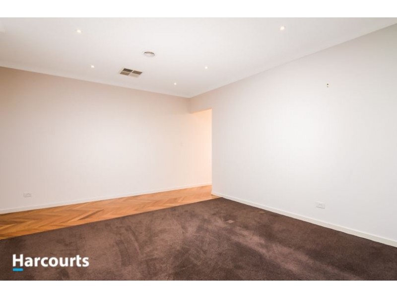 18 Datura Avenue, Cranbourne North VIC 3977