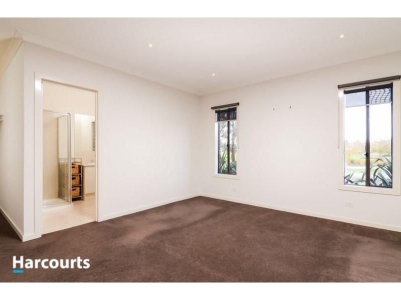 18 Datura Avenue, Cranbourne North VIC 3977