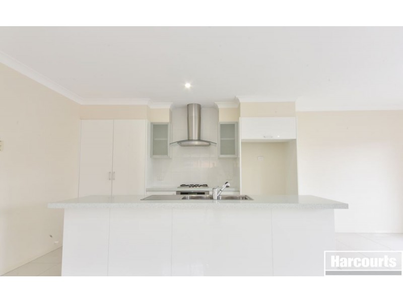 39 Linden Tree Way, Cranbourne North VIC 3977