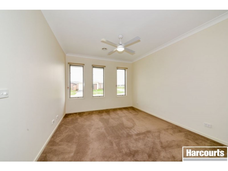 39 Linden Tree Way, Cranbourne North VIC 3977