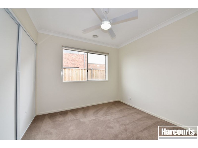 39 Linden Tree Way, Cranbourne North VIC 3977