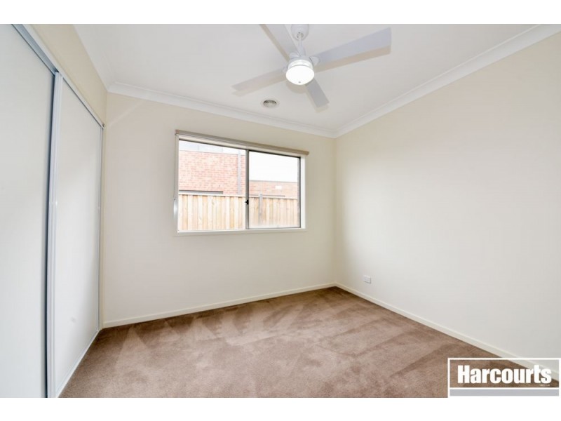 39 Linden Tree Way, Cranbourne North VIC 3977