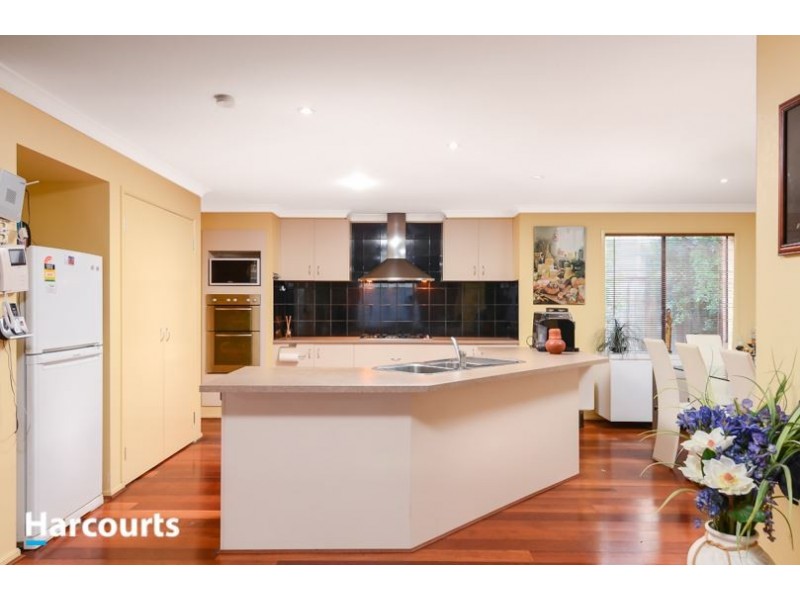 94 Robinswood Parade, Narre Warren South VIC 3805