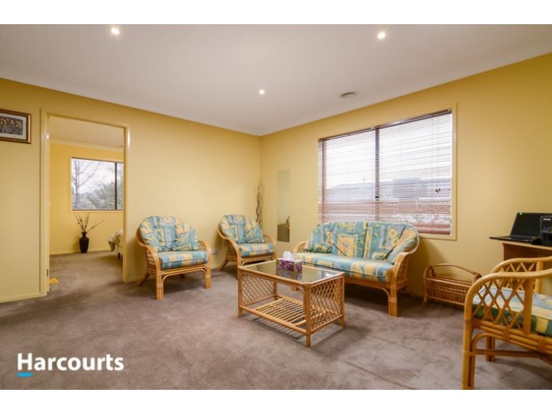 94 Robinswood Parade, Narre Warren South VIC 3805