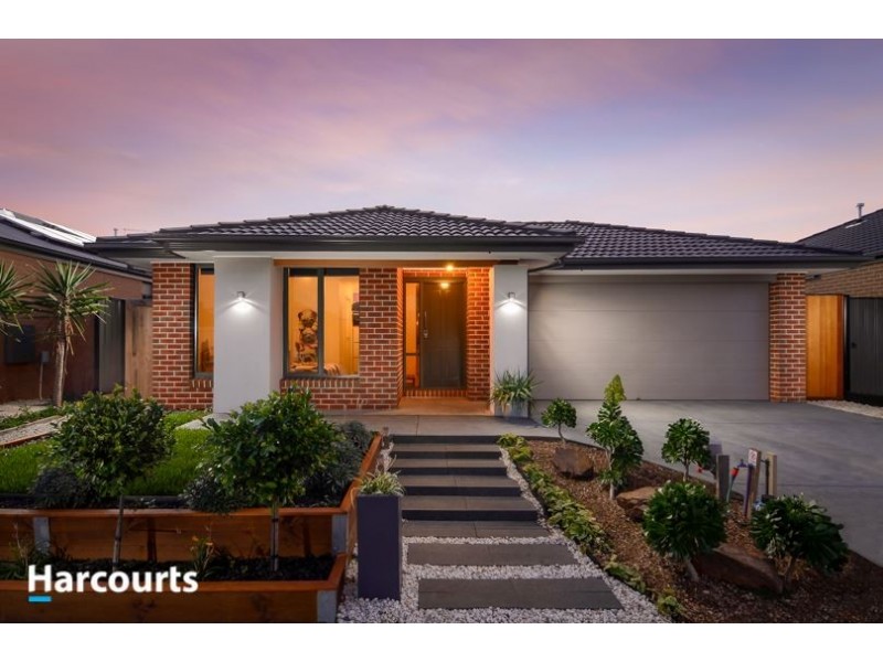 8 Guilfoylia Drive, Cranbourne North VIC 3977