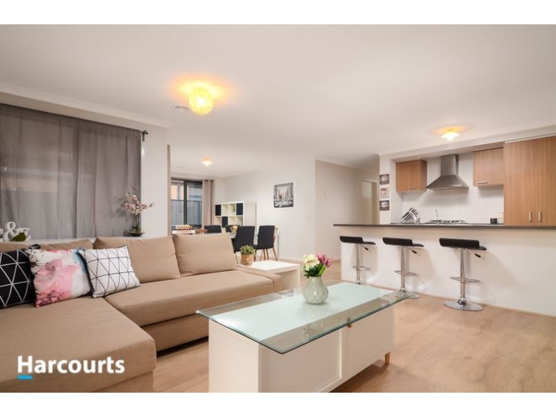 8 Guilfoylia Drive, Cranbourne North VIC 3977