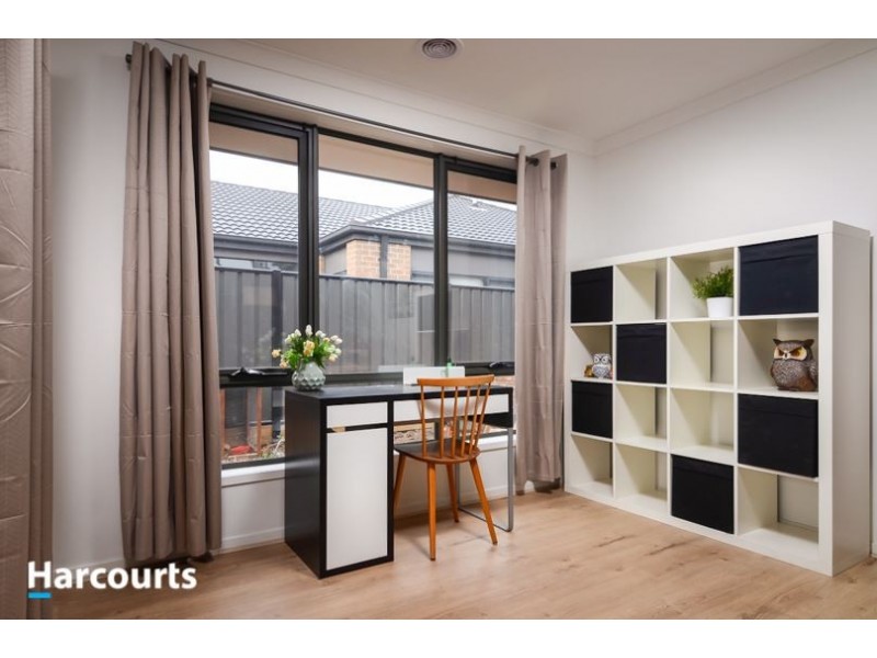 8 Guilfoylia Drive, Cranbourne North VIC 3977