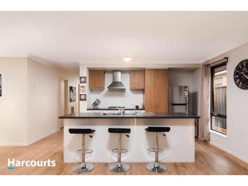 8 Guilfoylia Drive, Cranbourne North VIC 3977