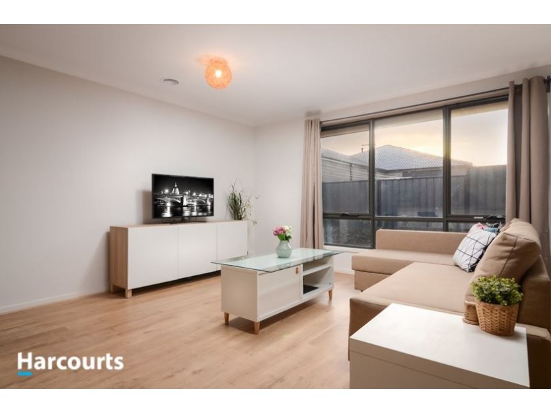 8 Guilfoylia Drive, Cranbourne North VIC 3977