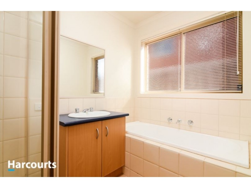 4 Dingle Court, Berwick VIC 3806