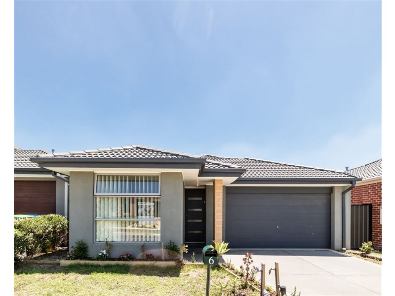 6 Cob Terrace, Clyde North VIC 3978