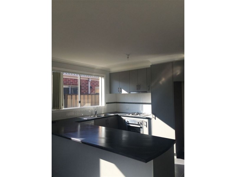 6 Cob Terrace, Clyde North VIC 3978