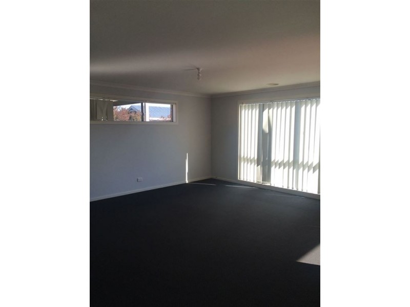 6 Cob Terrace, Clyde North VIC 3978