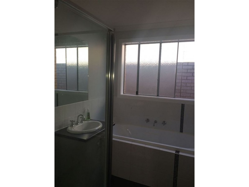 6 Cob Terrace, Clyde North VIC 3978