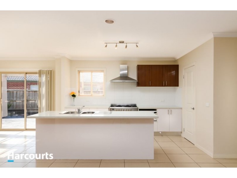 72 Mountainview Boulevard, Cranbourne North VIC 3977