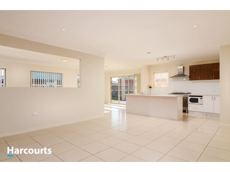 72 Mountainview Boulevard, Cranbourne North VIC 3977