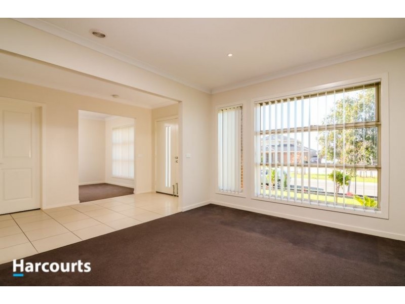 72 Mountainview Boulevard, Cranbourne North VIC 3977