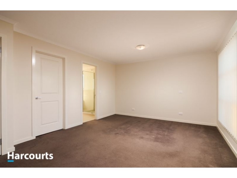 72 Mountainview Boulevard, Cranbourne North VIC 3977