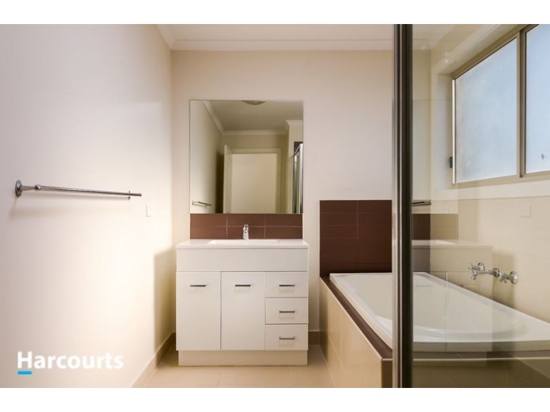 72 Mountainview Boulevard, Cranbourne North VIC 3977