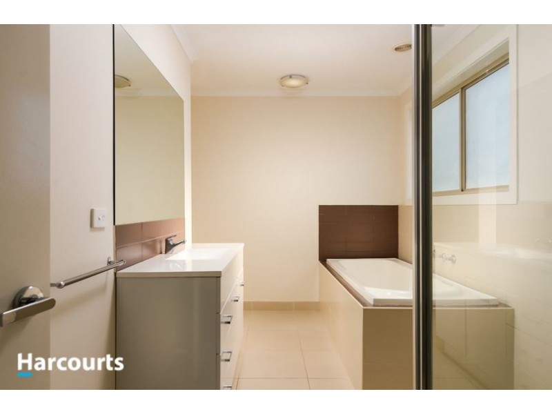 72 Mountainview Boulevard, Cranbourne North VIC 3977