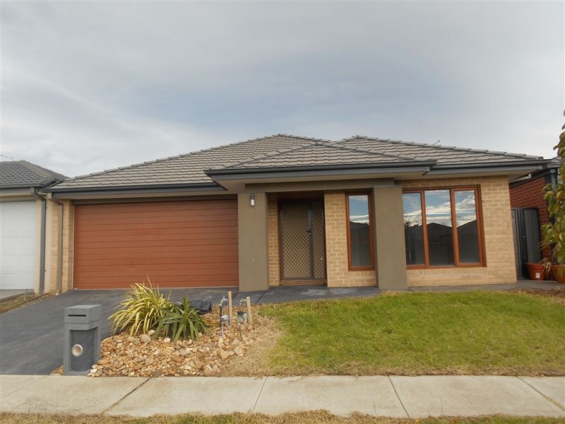 12 Falabela Road, Clyde North VIC 3978