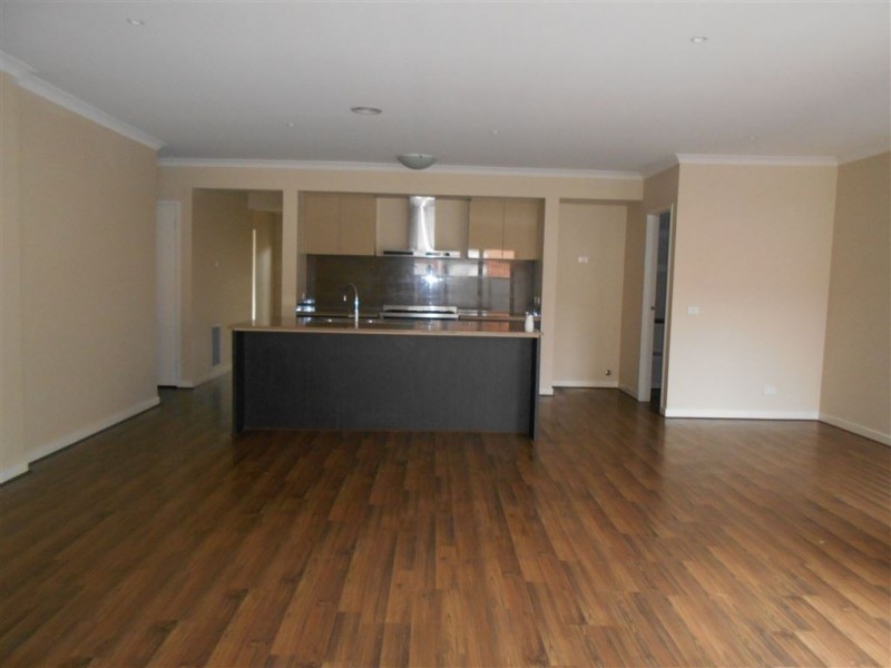 12 Falabela Road, Clyde North VIC 3978