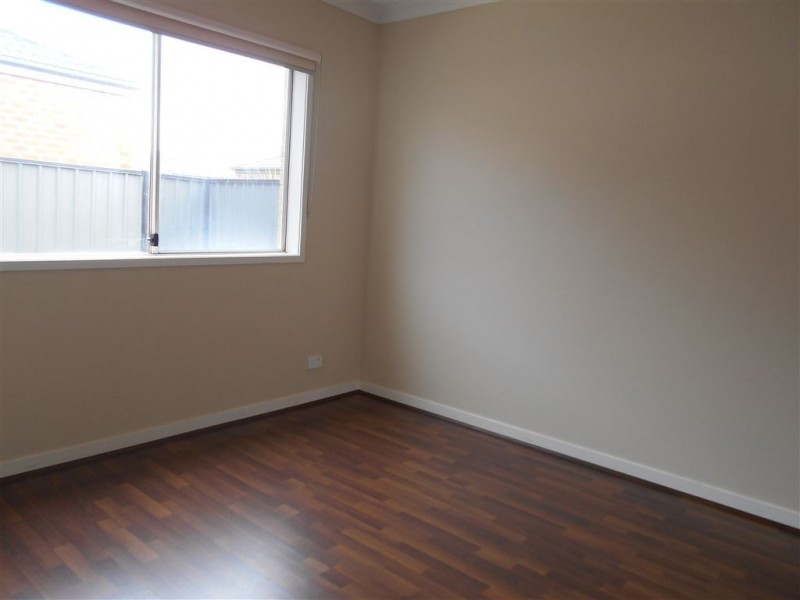 12 Falabela Road, Clyde North VIC 3978