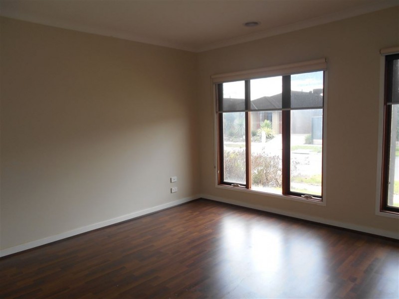 12 Falabela Road, Clyde North VIC 3978