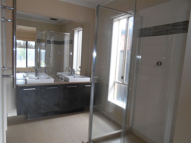 12 Falabela Road, Clyde North VIC 3978