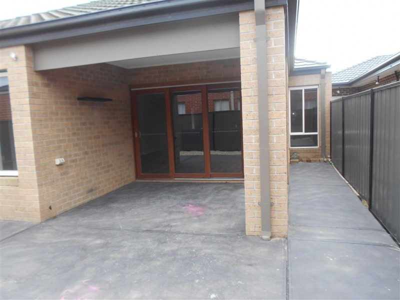 12 Falabela Road, Clyde North VIC 3978