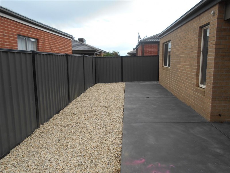 12 Falabela Road, Clyde North VIC 3978