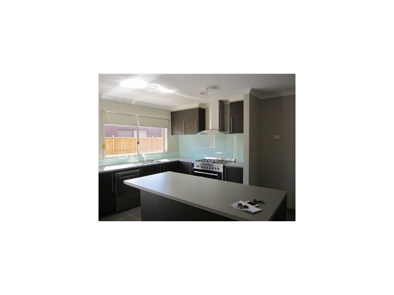 10 Burford Way, Cranbourne North VIC 3977