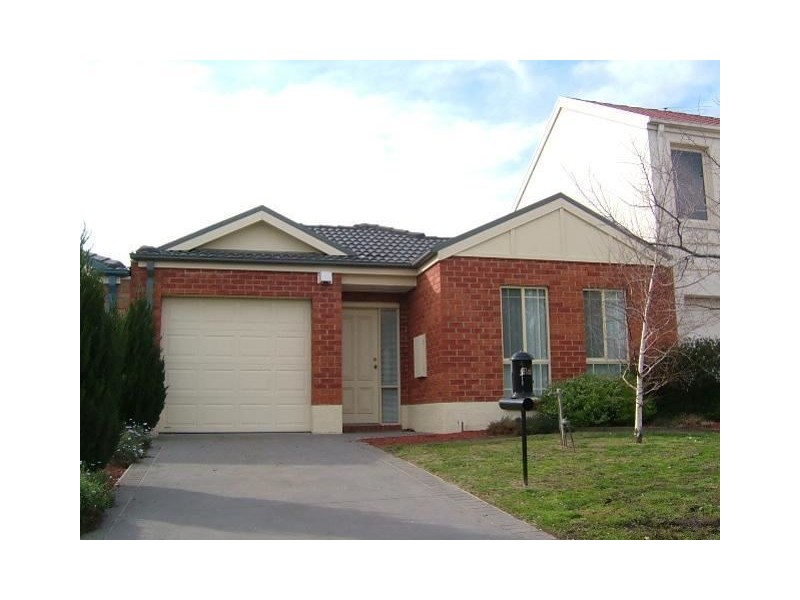 4 Tranter Square, Lynbrook VIC 3975