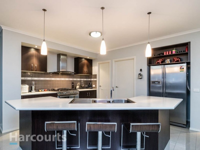 35 Oakgrove Drive, Narre Warren South VIC 3805