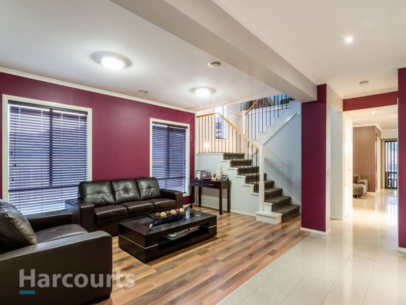 35 Oakgrove Drive, Narre Warren South VIC 3805