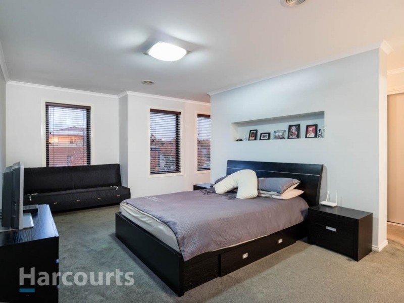 35 Oakgrove Drive, Narre Warren South VIC 3805