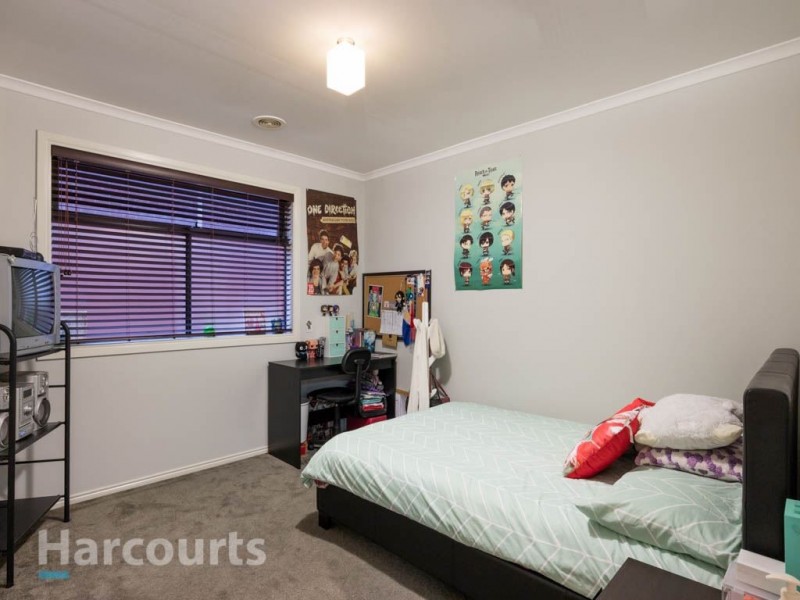 35 Oakgrove Drive, Narre Warren South VIC 3805