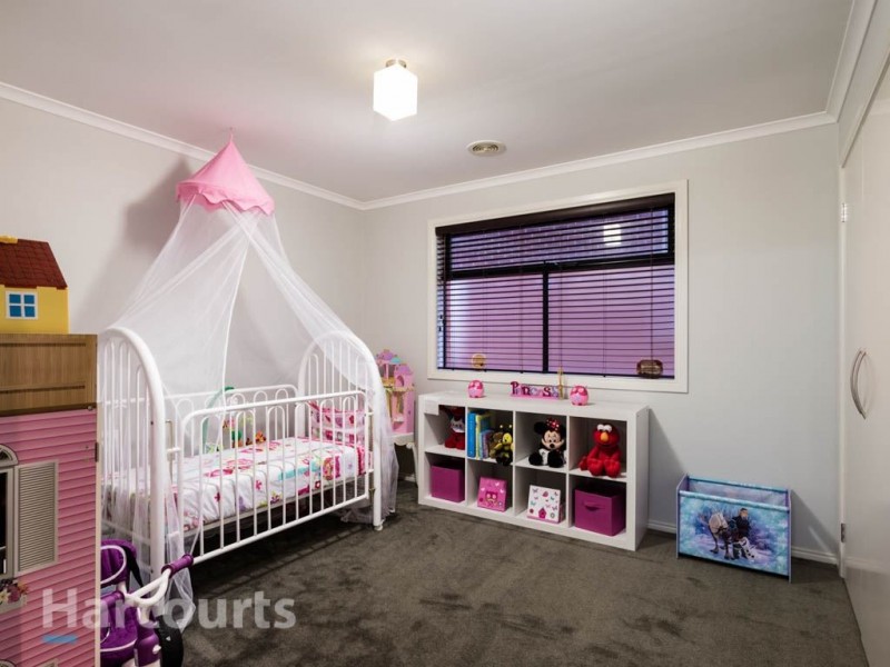 35 Oakgrove Drive, Narre Warren South VIC 3805