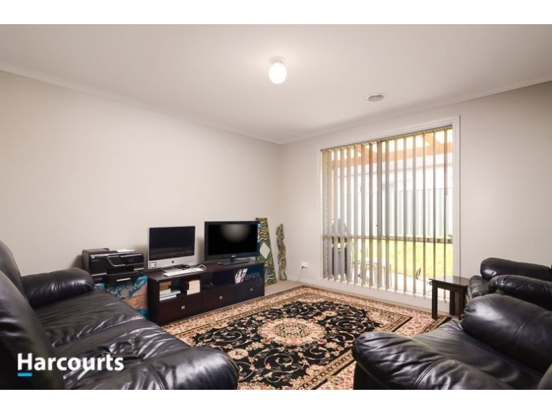 21 Stately Drive, Cranbourne East VIC 3977