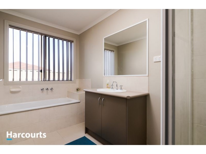 21 Stately Drive, Cranbourne East VIC 3977
