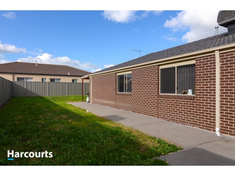 21 Stately Drive, Cranbourne East VIC 3977
