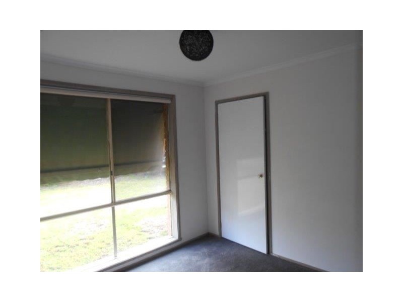 44 Samantha Crescent, Cranbourne North VIC 3977