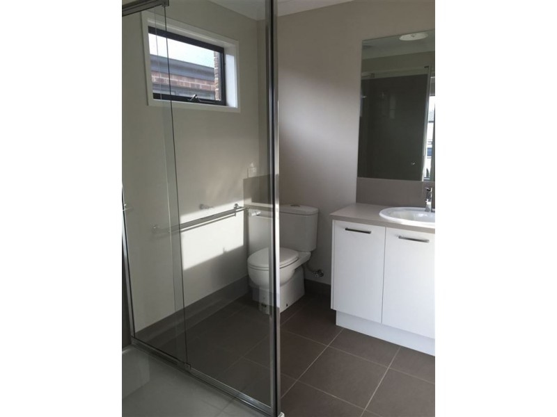 18 Goodenia Loop, Cranbourne West VIC 3977