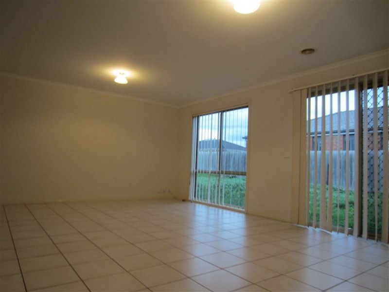 21 Alberton Drive, Cranbourne West VIC 3977