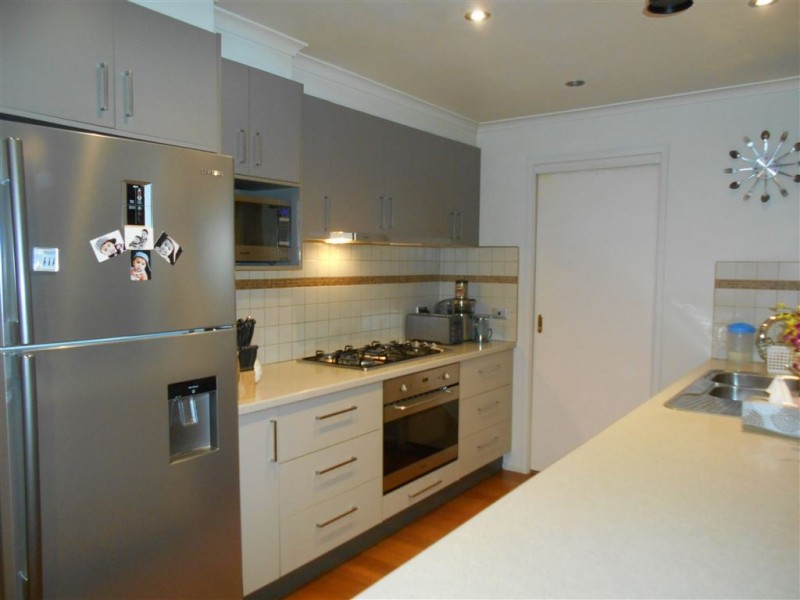 6 Kauri Court, Hampton Park VIC 3976