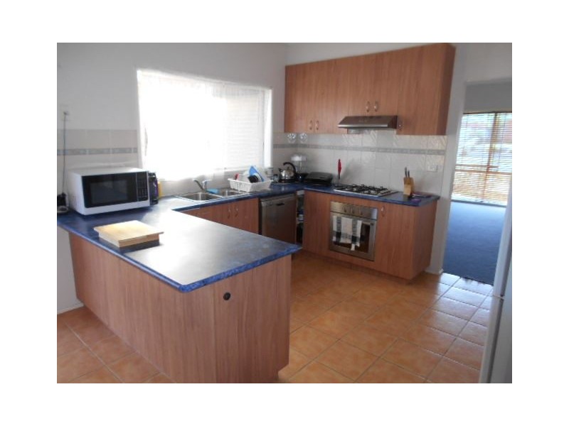 41 Scotsdale Drive, Cranbourne East VIC 3977