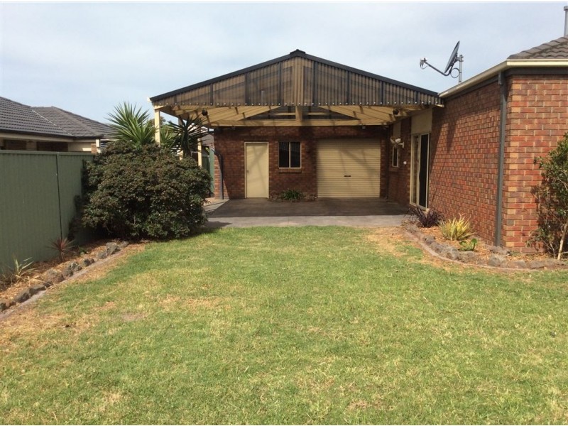 41 Scotsdale Drive, Cranbourne East VIC 3977