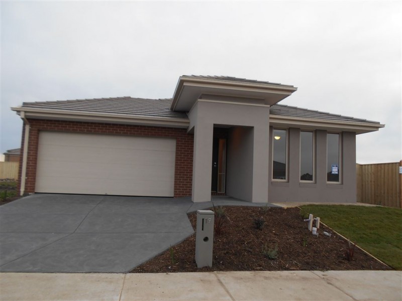 19 Fenway Boulevard, Clyde North VIC 3978